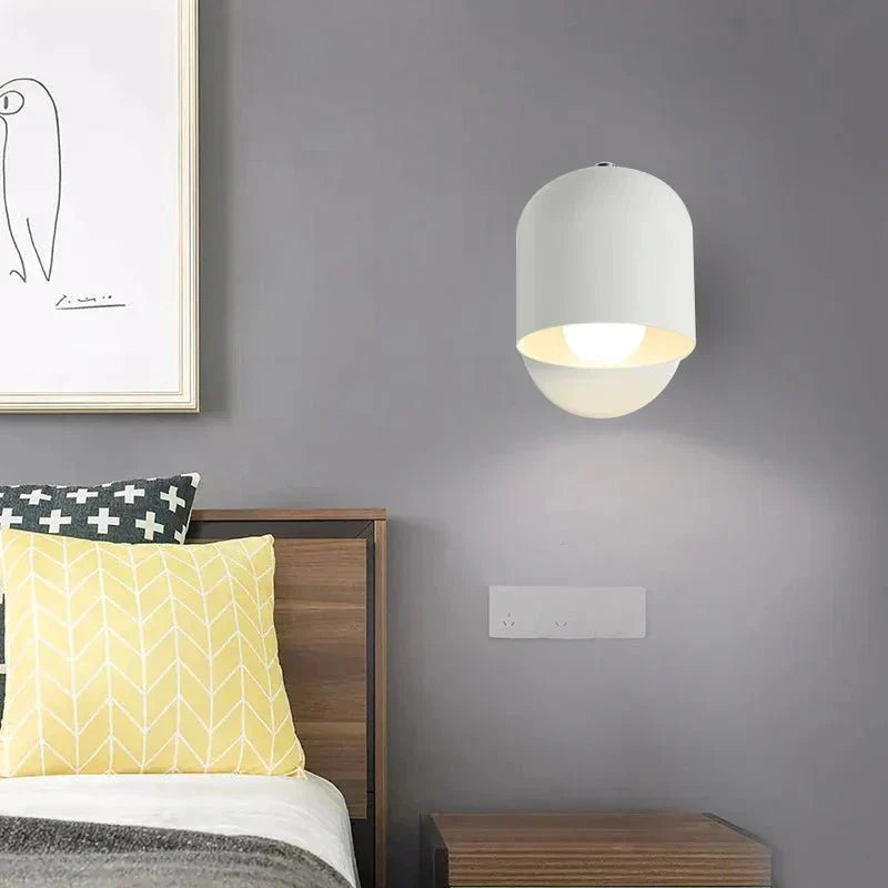 Vegglampe i makronstil med kuppel-skjerm, LED metallarmatur, glassdiffuser