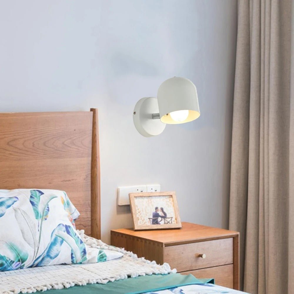 Vegglampe i makronstil med kuppel-skjerm, LED metallarmatur, glassdiffuser