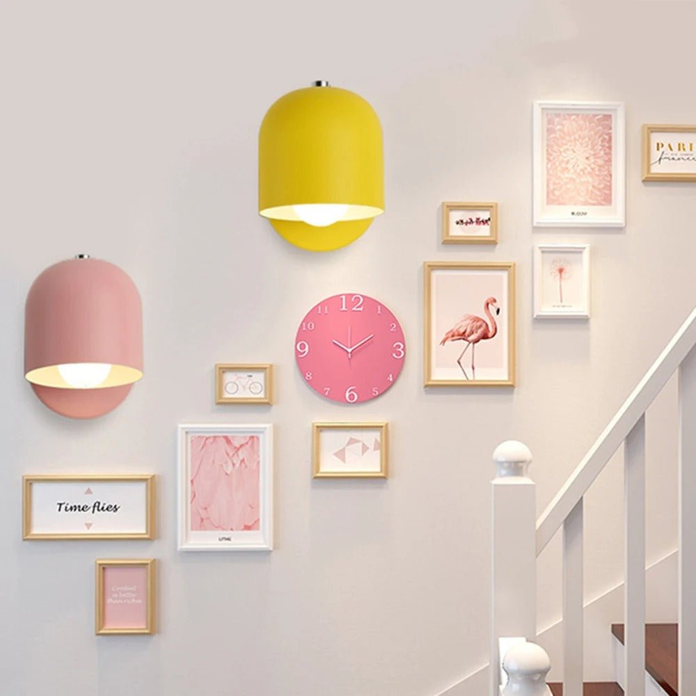 Vegglampe i makronstil med kuppel-skjerm, LED metallarmatur, glassdiffuser