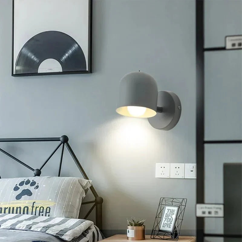 Vegglampe i makronstil med kuppel-skjerm, LED metallarmatur, glassdiffuser