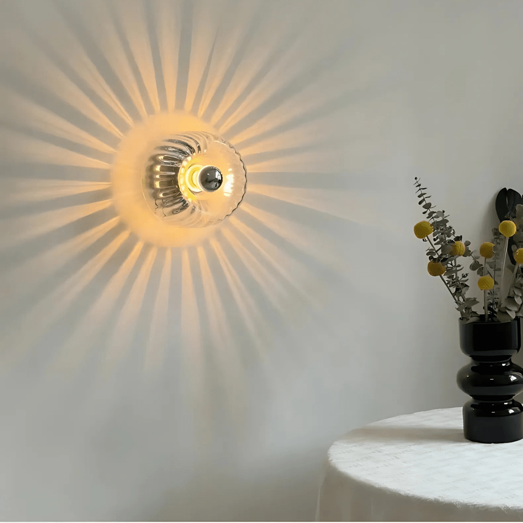 Væglampe med rund glasskærm, smedejernsfod, moderne minimalistisk