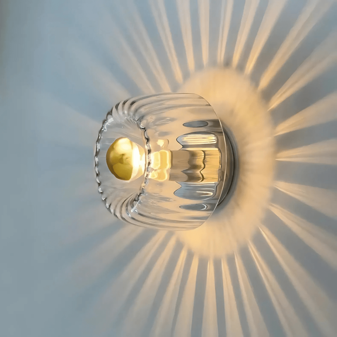 Væglampe med rund glasskærm, smedejernsfod, moderne minimalistisk