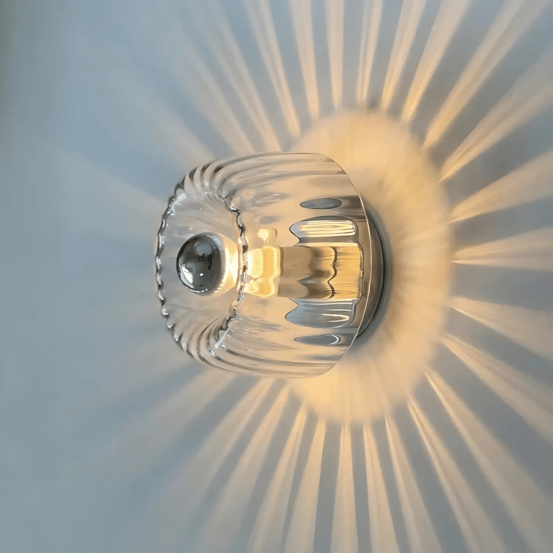Væglampe med rund glasskærm, smedejernsfod, moderne minimalistisk