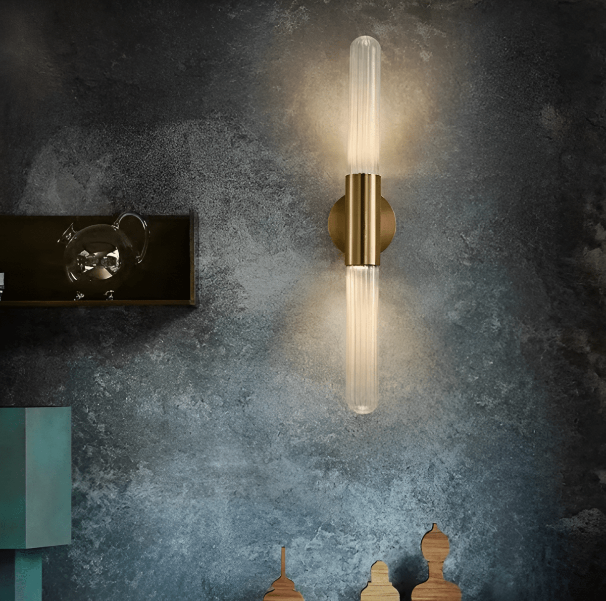 Aplique de Parede em Latão Antigo com Cúpula de Vidro Ondulado, Luz LED