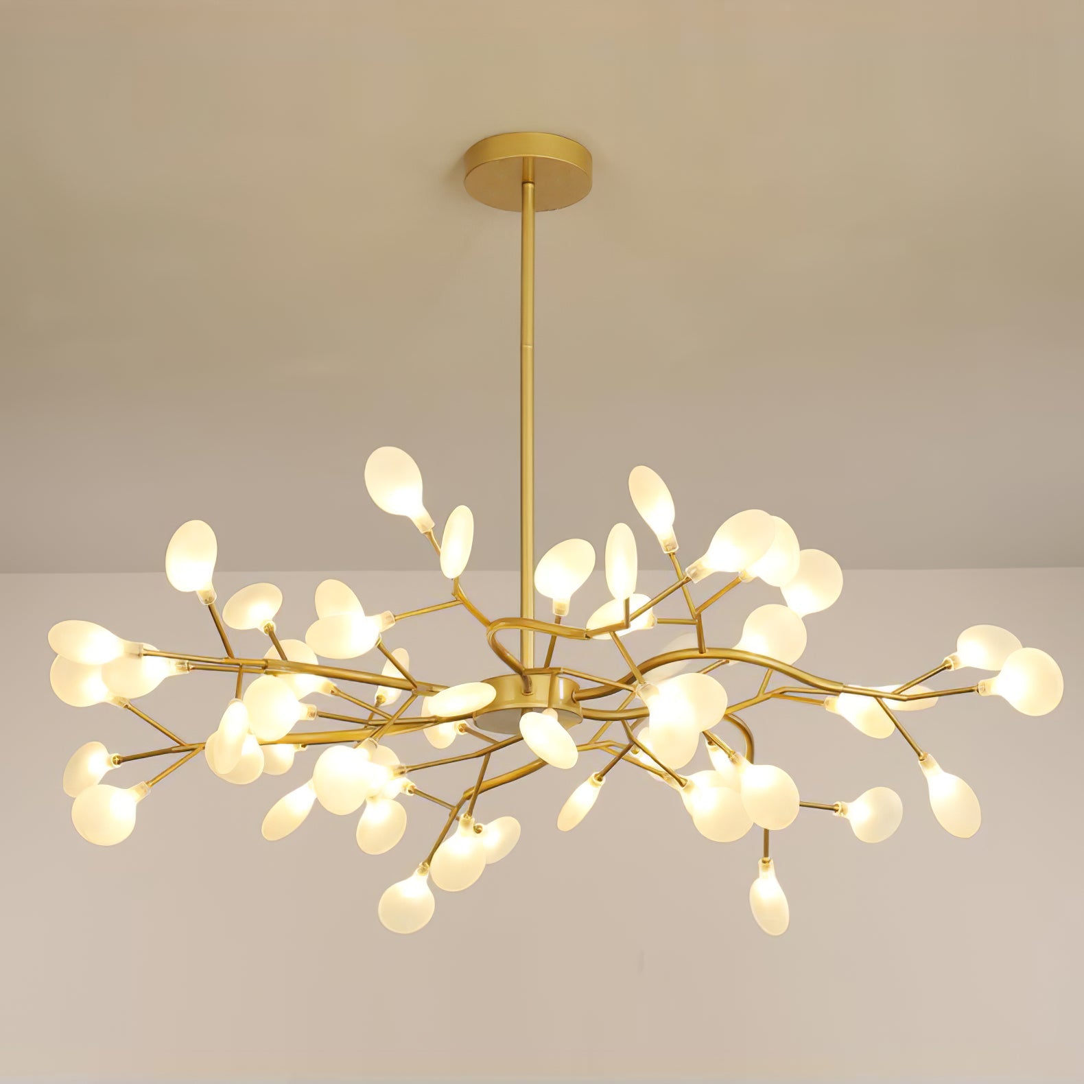 Glass leaf chandelier scattering soft warm light