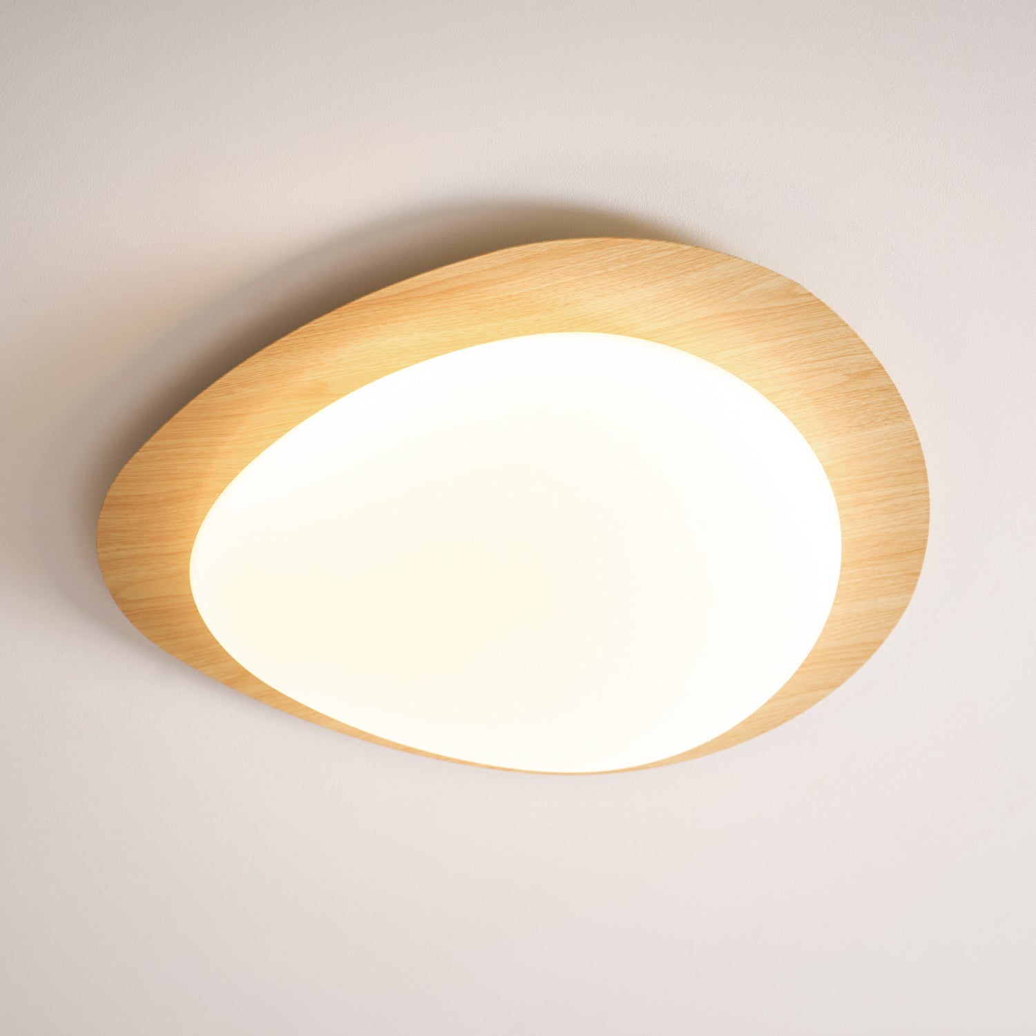 Loftlampe, Pebble valnøddetræsfiner, slank indbygget montering, integreret LED