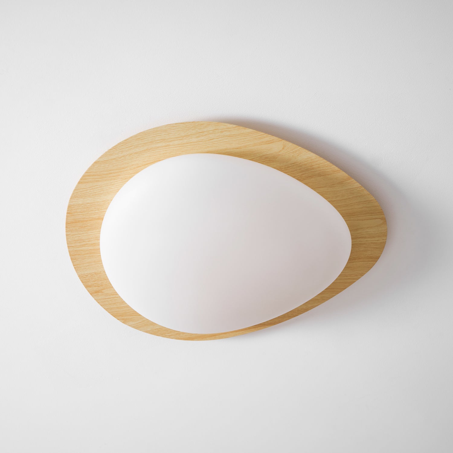 Loftlampe, Pebble valnøddetræsfiner, slank indbygget montering, integreret LED