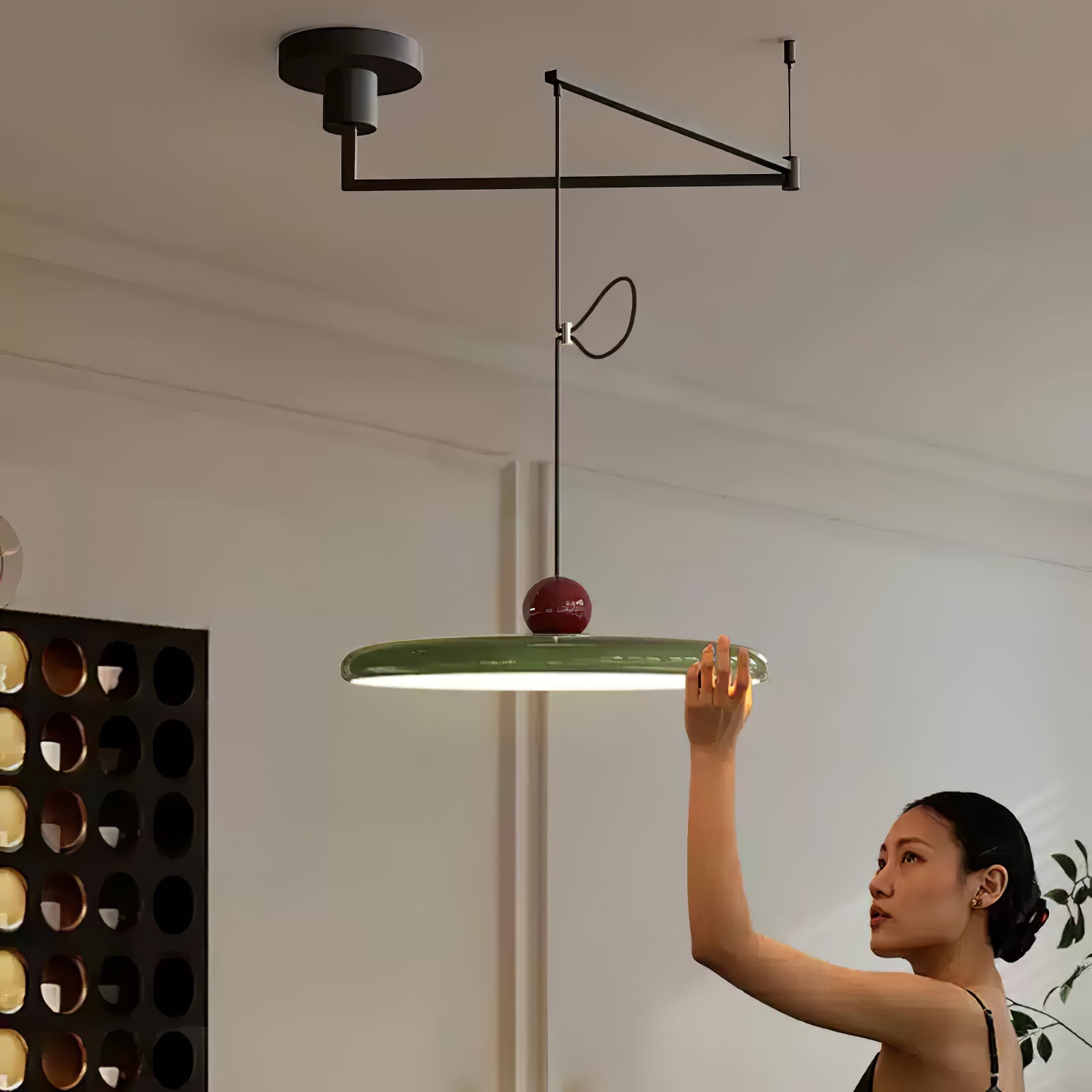 Pendellampe, mid-century svingarmsskive, akryl, LED, Lola