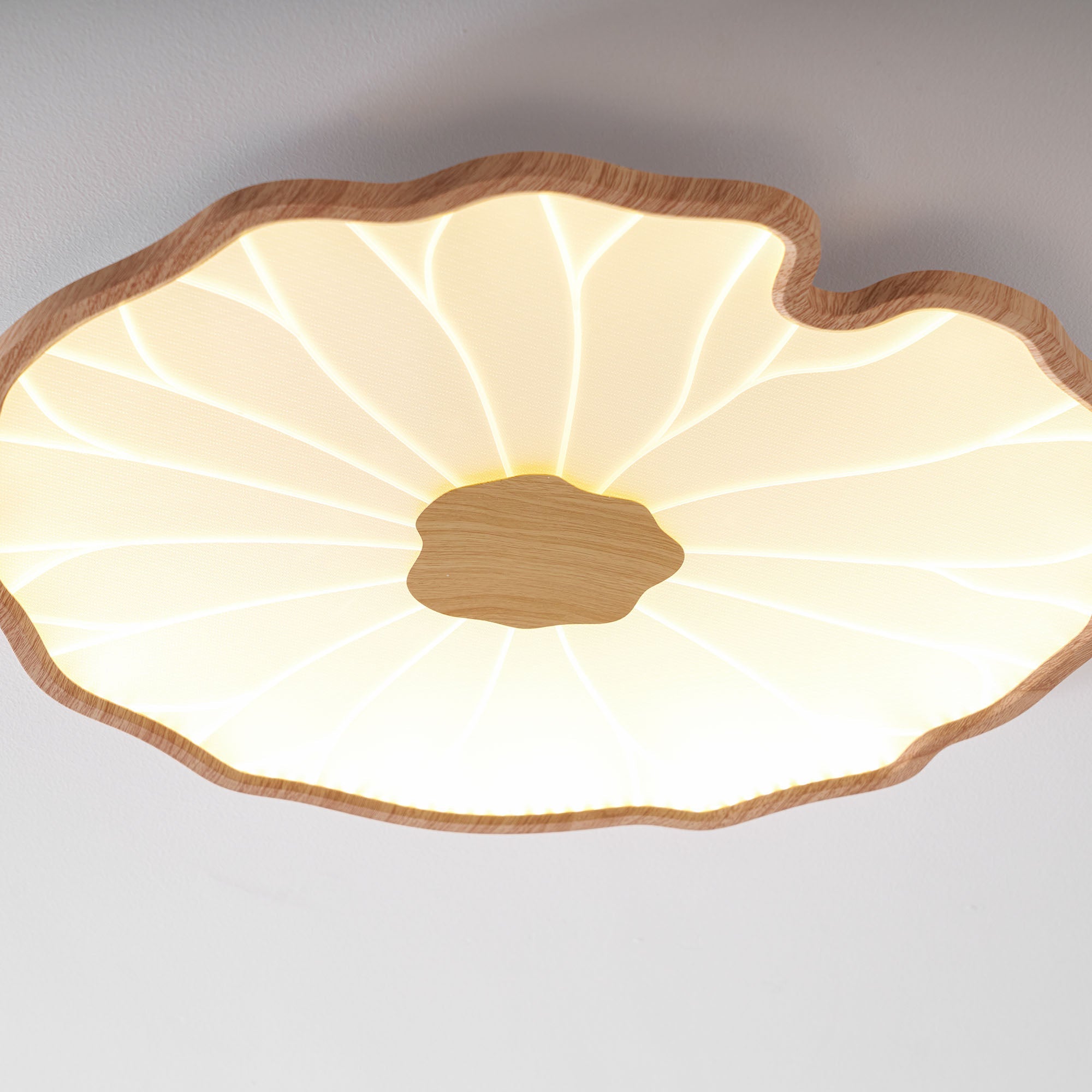 Loftlampe Lotusblad, træstruktur akryl, integreret LED, indbygget montage