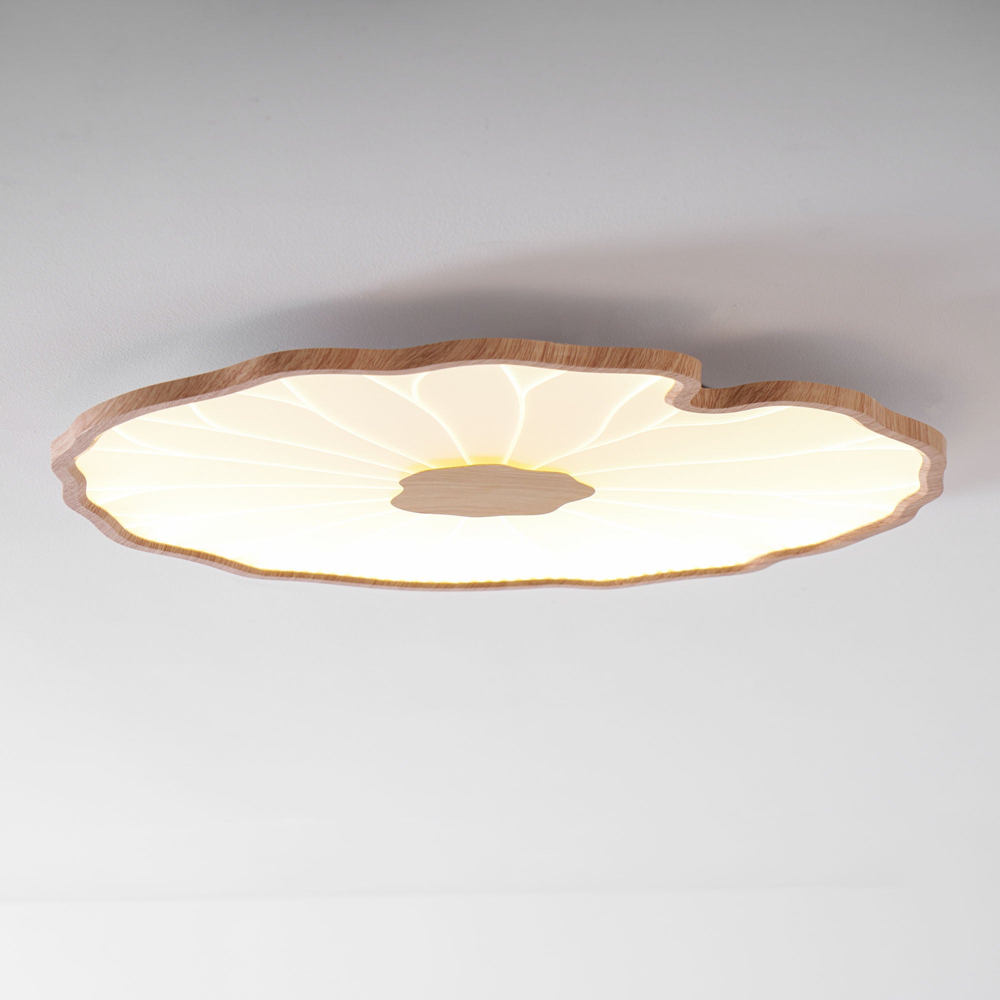 Loftlampe Lotusblad, træstruktur akryl, integreret LED, indbygget montage