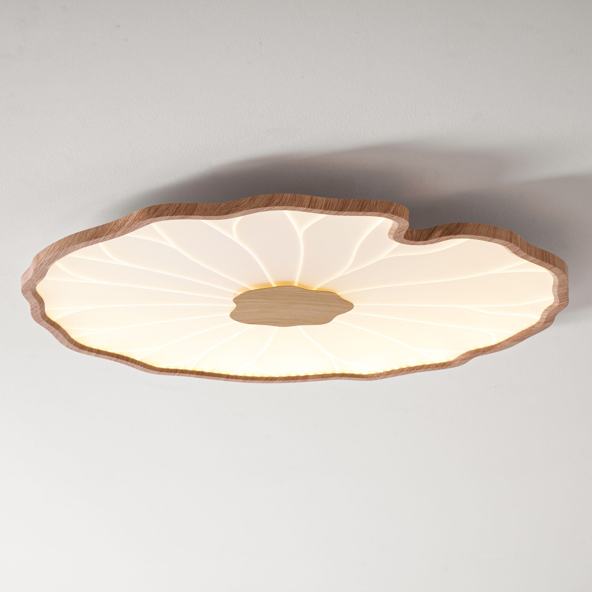 Loftlampe Lotusblad, træstruktur akryl, integreret LED, indbygget montage
