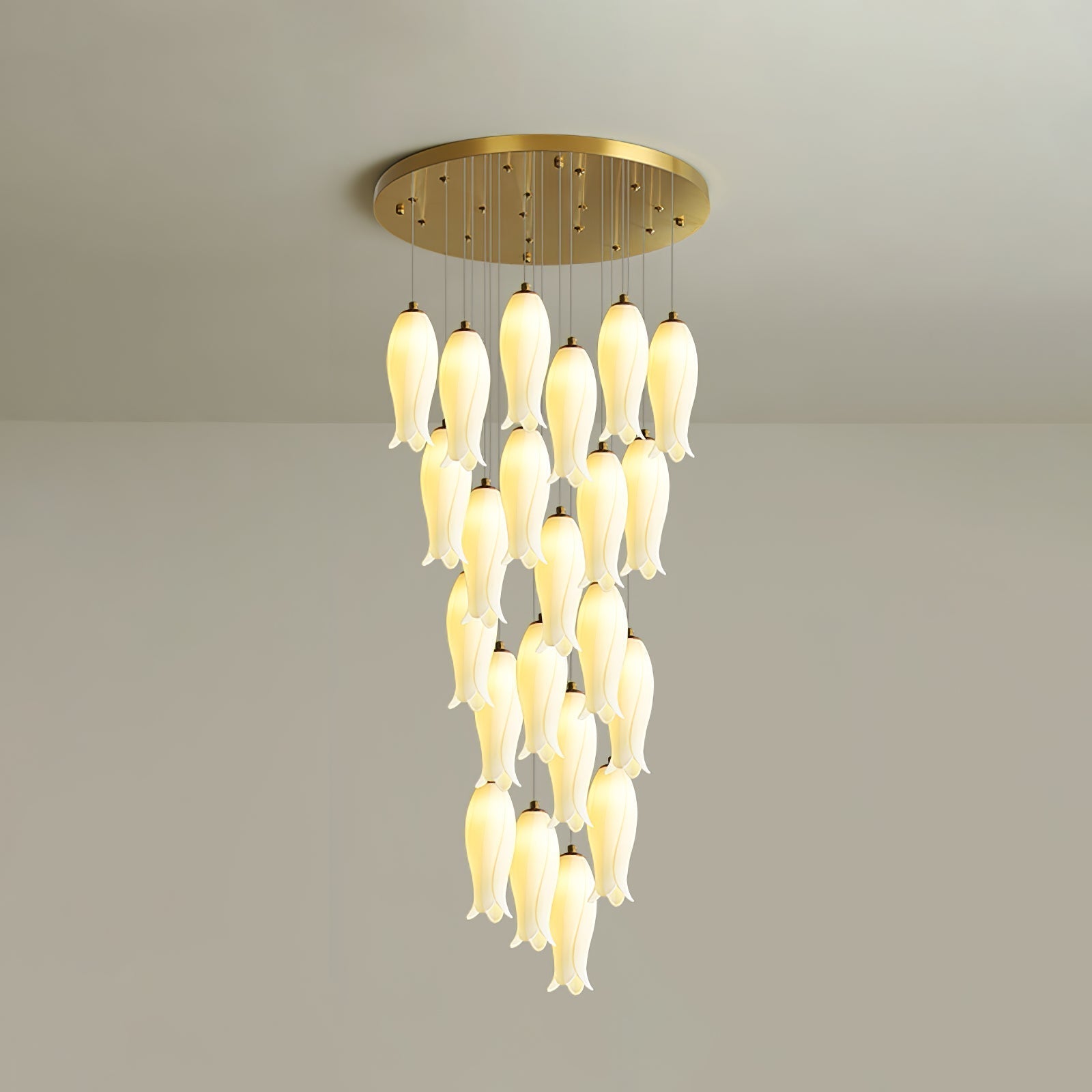 Twenty-two-light Sylirion in the shorter drop, shades gathered in a broad tiered cluster