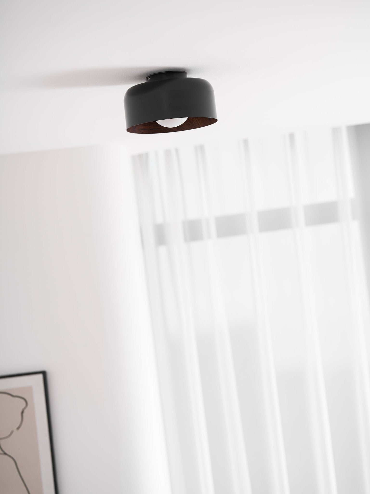 Loftlampe, hvid glasglobus, træstruktur, G9 fastmonteret