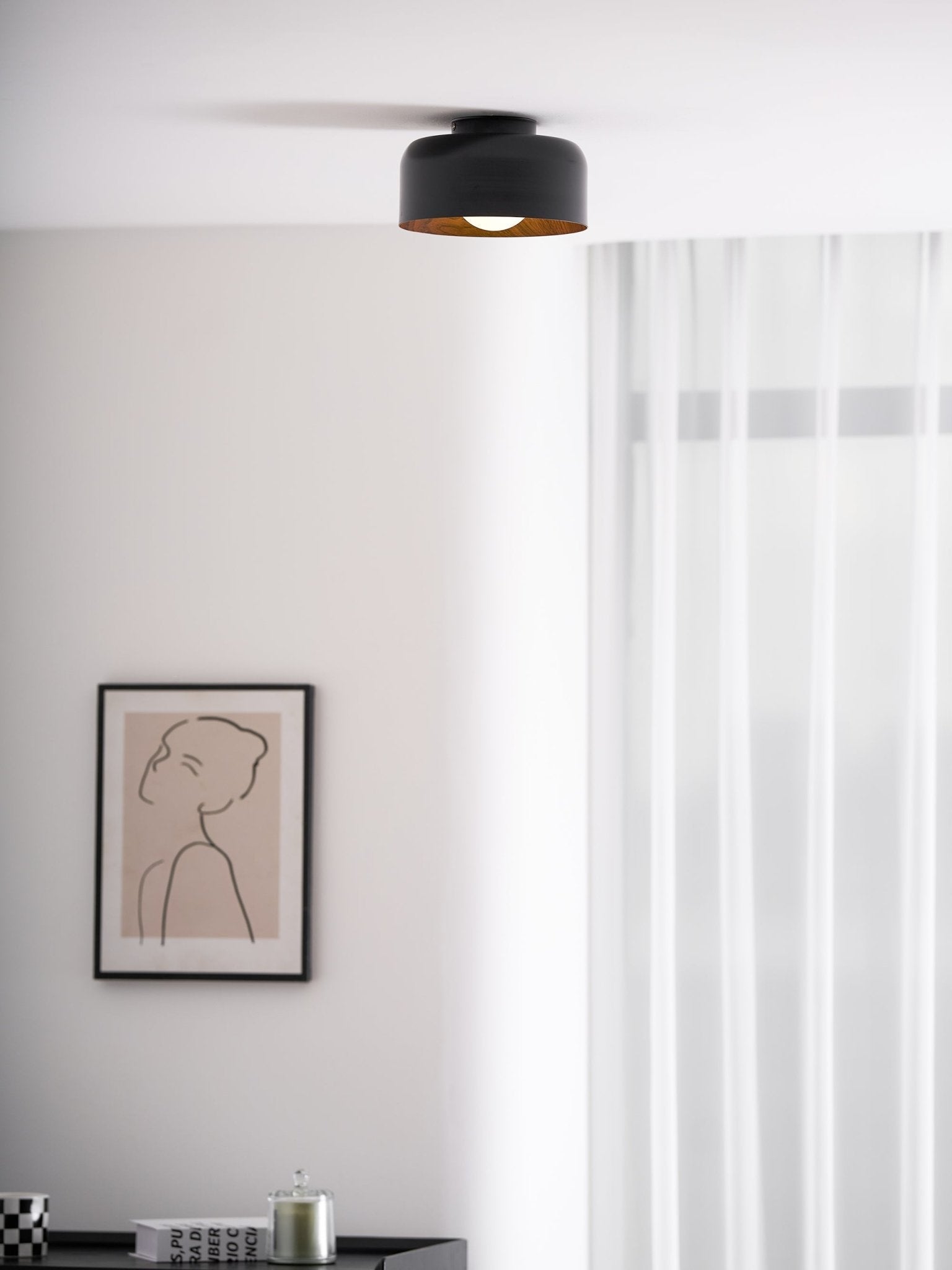 Loftlampe, hvid glasglobus, træstruktur, G9 fastmonteret