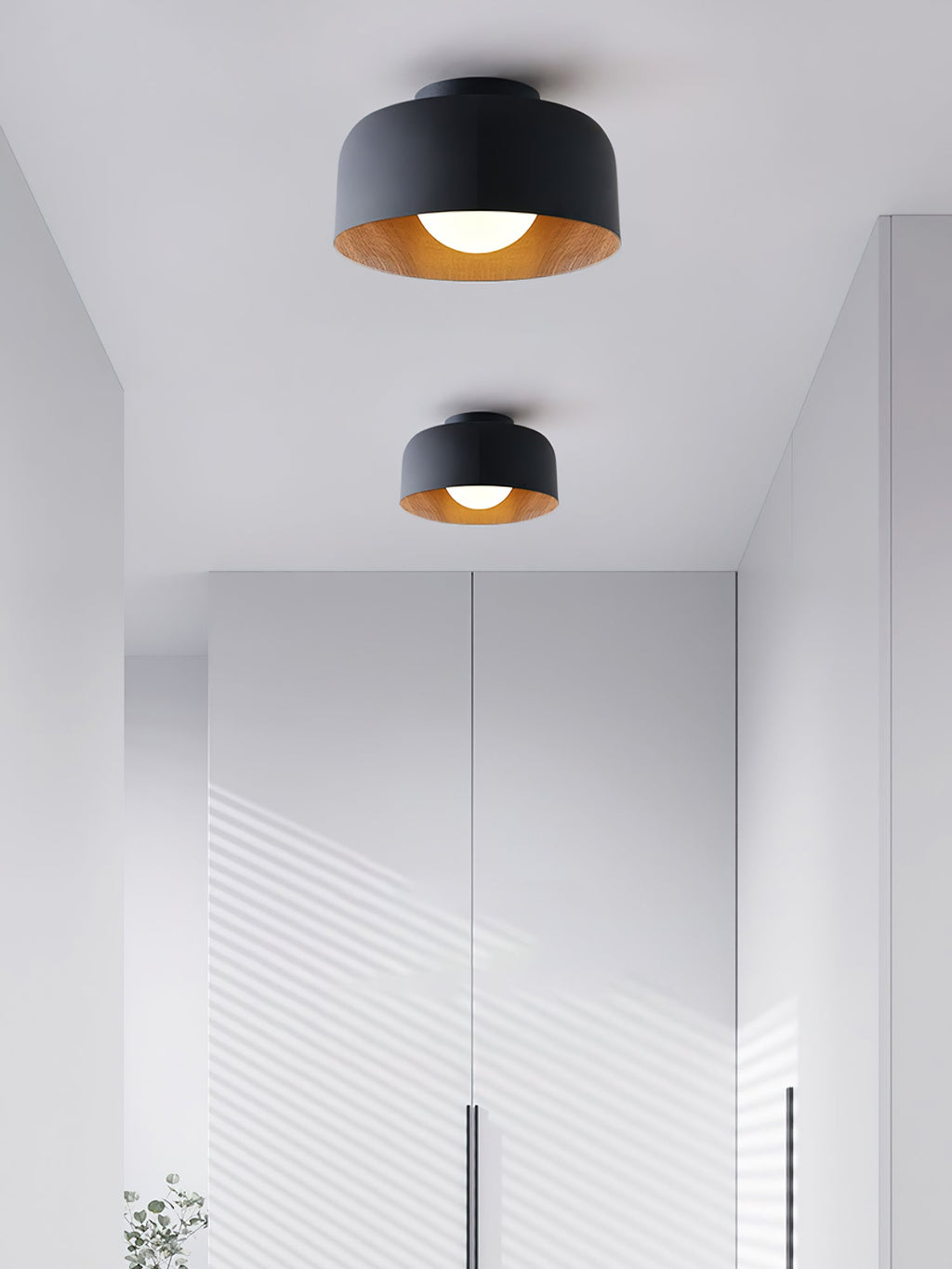 Loftlampe, hvid glasglobus, træstruktur, G9 fastmonteret