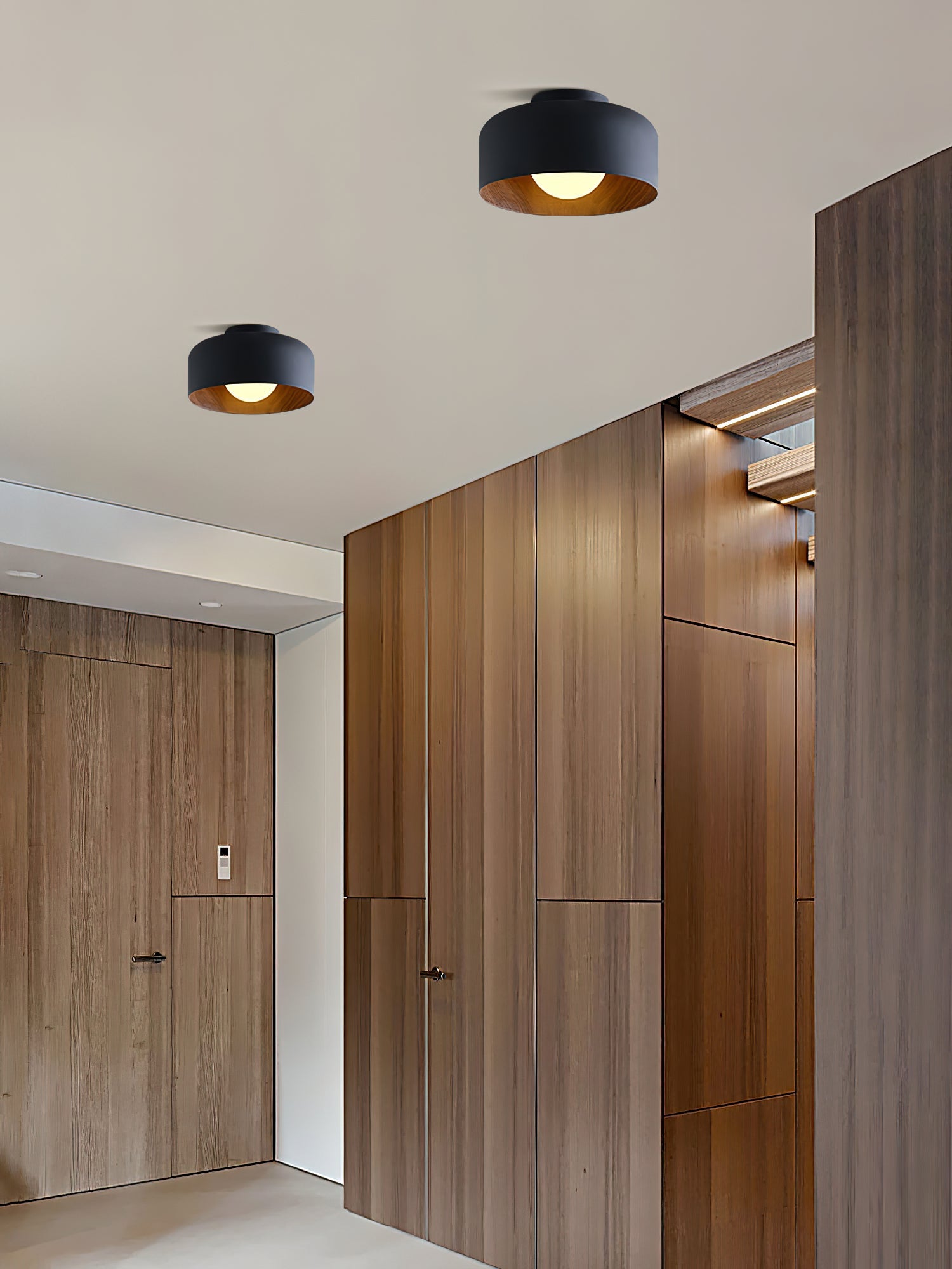Loftlampe, hvid glasglobus, træstruktur, G9 fastmonteret