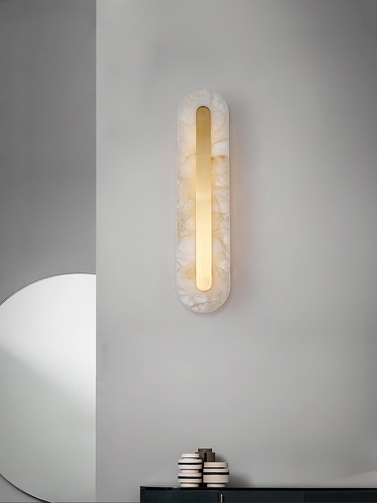 Væglampe, ægte alabast og messing, integreret LED, dæmpbar