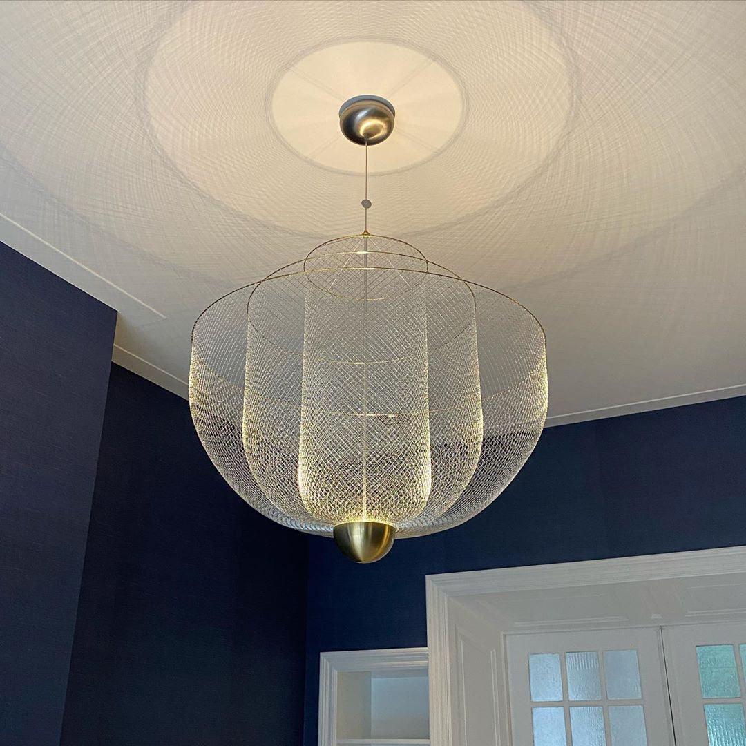 Suspension en fil métallique, sphère en acier superposée, LED intégrée, chrome ou or