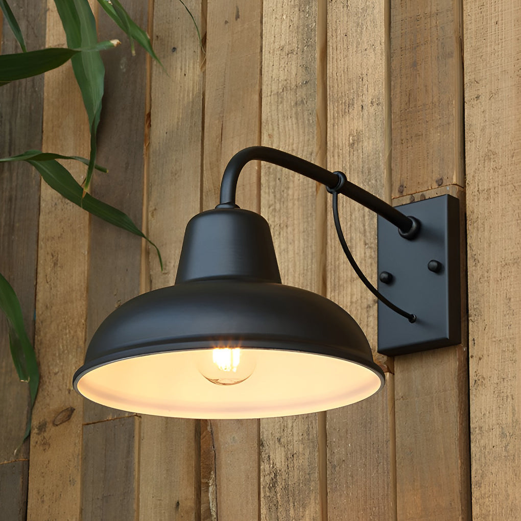 Udendørs væglampe i jern med trompetform, retro industrielt finish