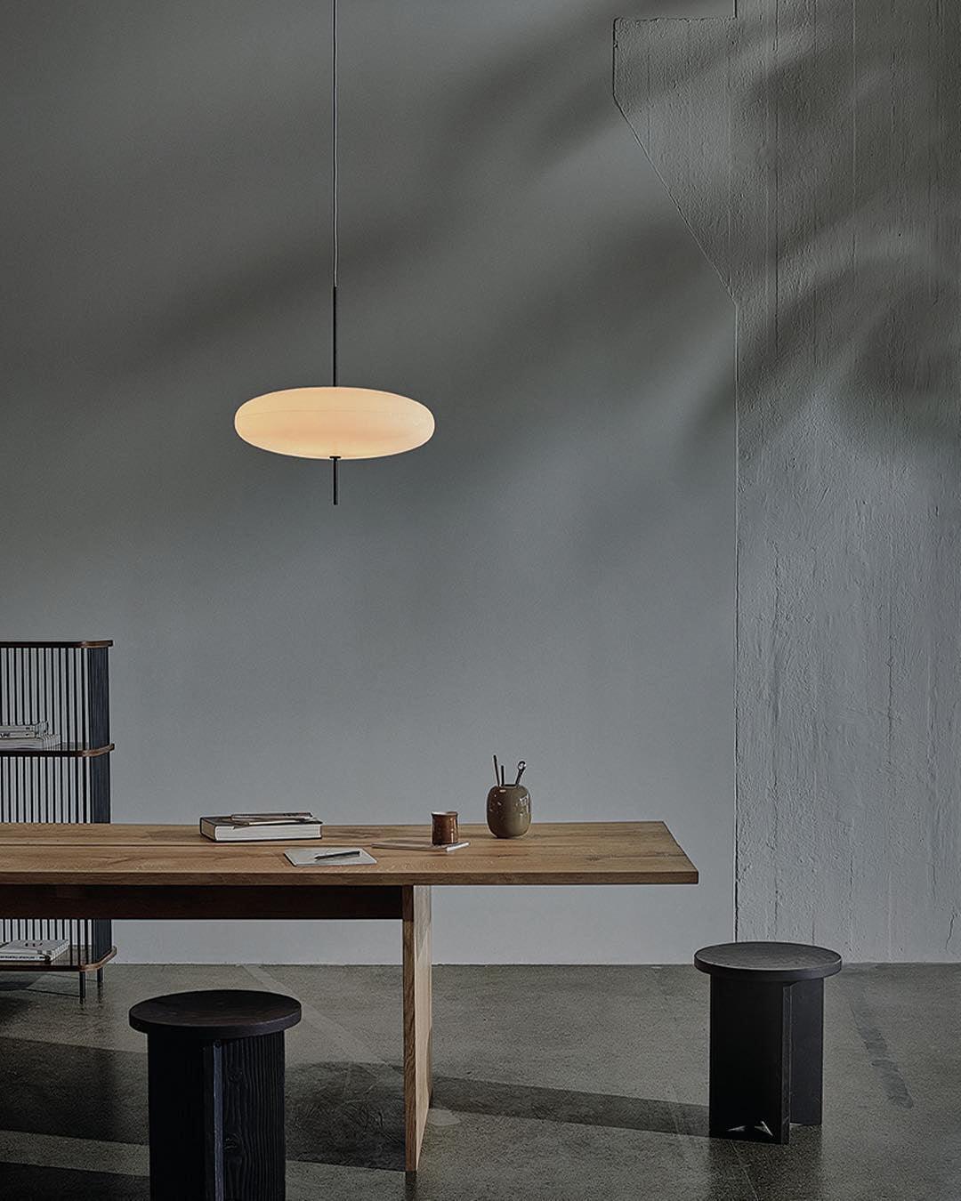 Disc pendant light with soft diffused white light