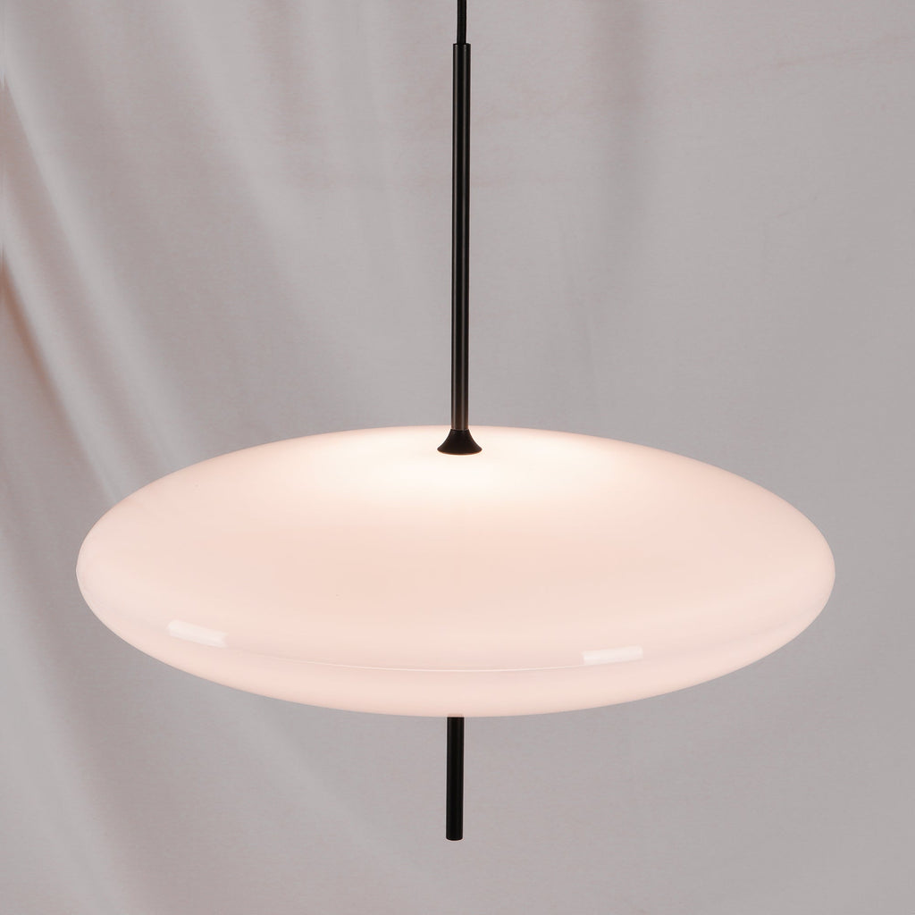 Opal Disc Pendel, Opaliseret Skærm, Sort eller Hvid, E26/E27