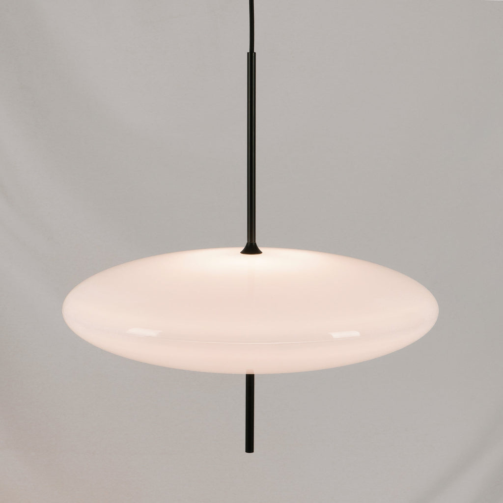 Opal Disc Pendel, Opaliseret Skærm, Sort eller Hvid, E26/E27