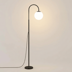 Orb-gulvlampe med frostet glasskærm og træfod, 60 tommer