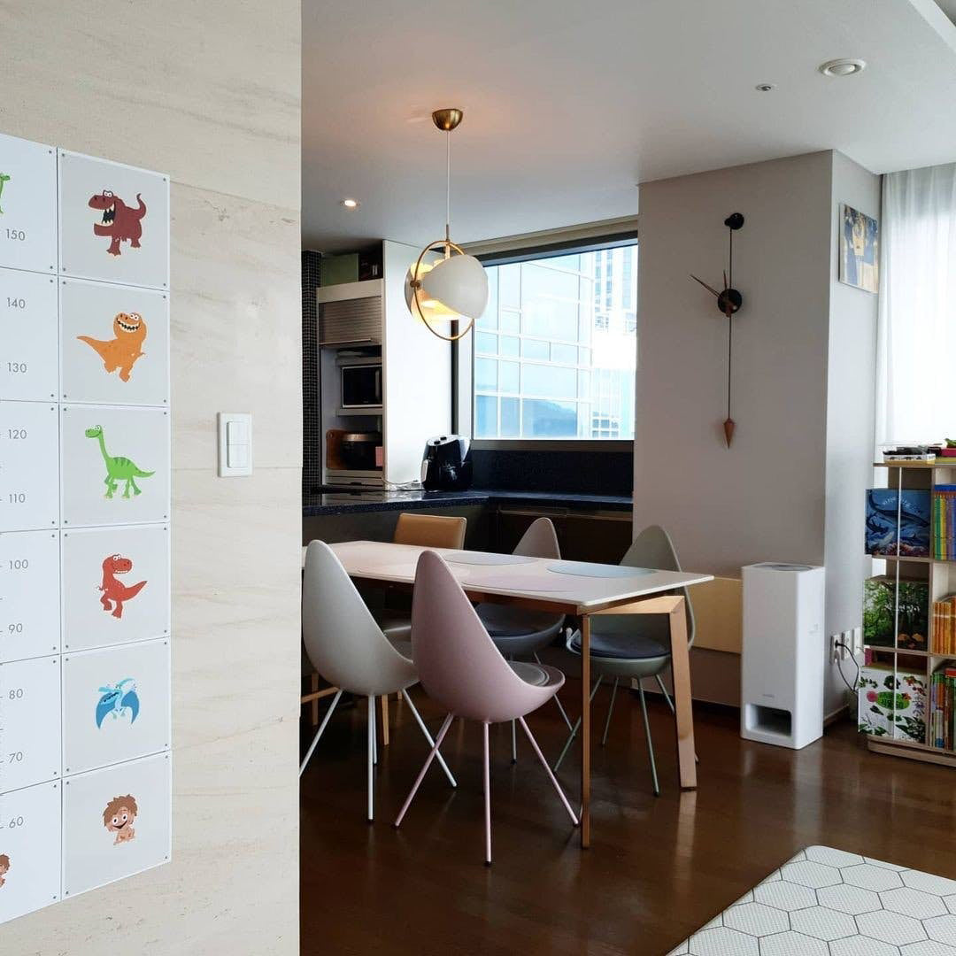 Multi-Lite pendant light arranged for sculptural indirect light in a living space
