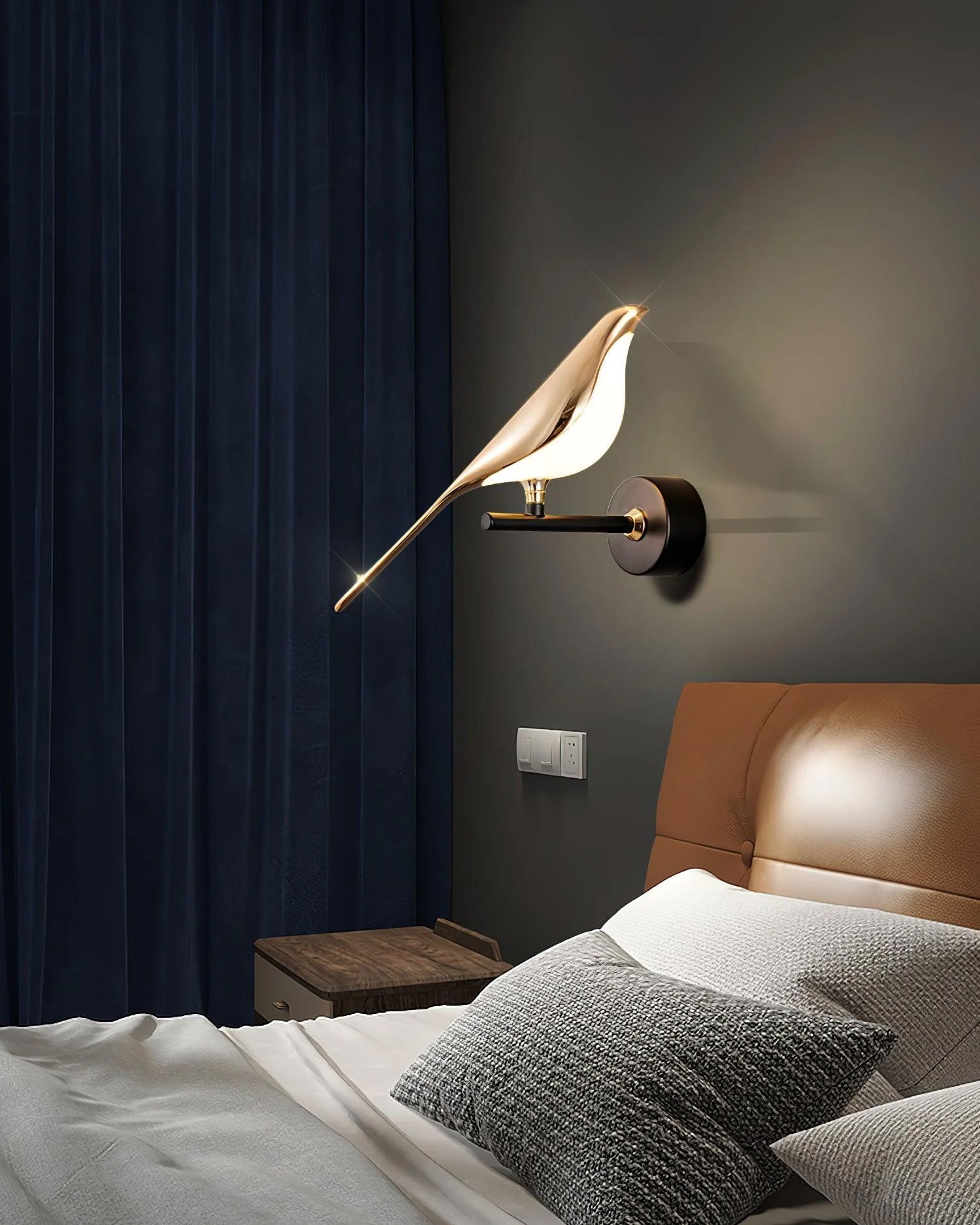 Nomi double-head wall lamp lit in a contemporary interior