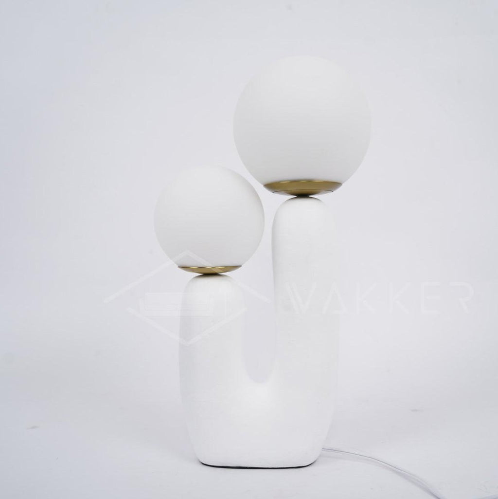 Oo bordlampe, hvid glasskærm, keramisk krop, G9, med stik