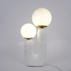 Oo bordlampe, hvid glasskærm, keramisk krop, G9, med stik