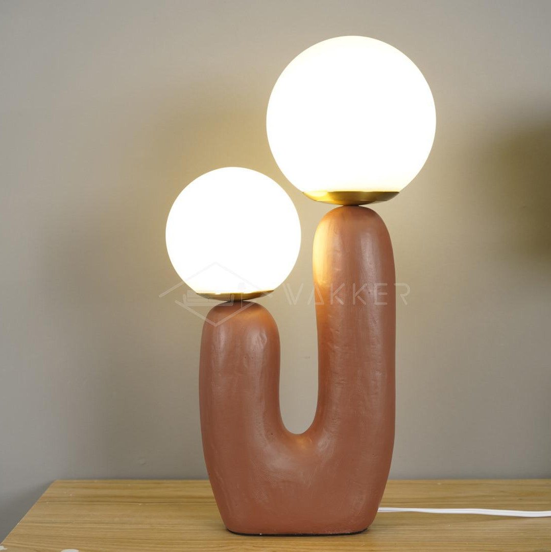 Oo bordlampe, hvid glasskærm, keramisk krop, G9, med stik