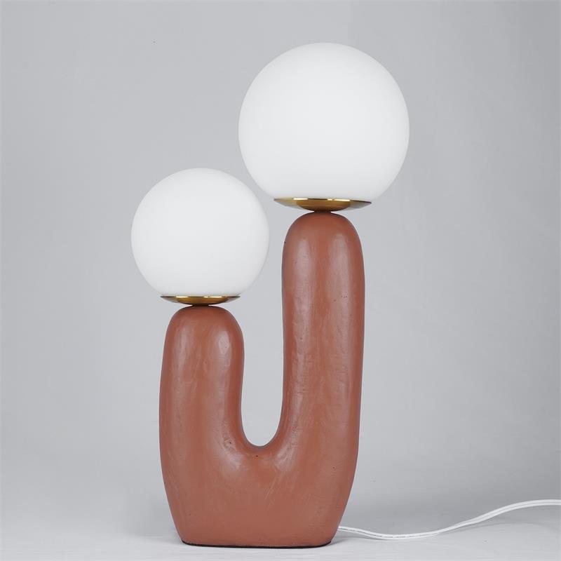 Oo bordlampe, hvid glasskærm, keramisk krop, G9, med stik