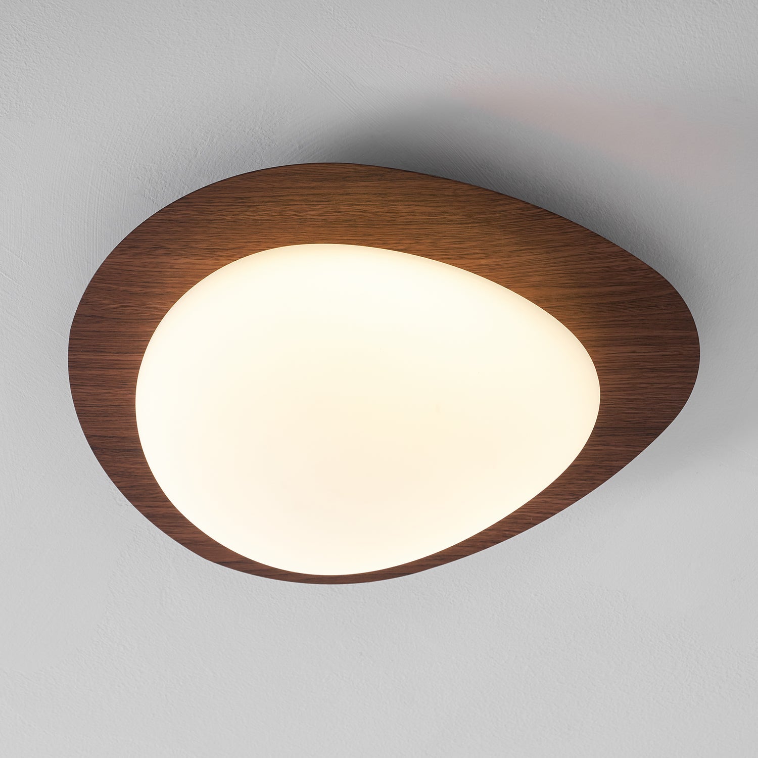 Loftlampe, Pebble valnøddetræsfiner, slank indbygget montering, integreret LED
