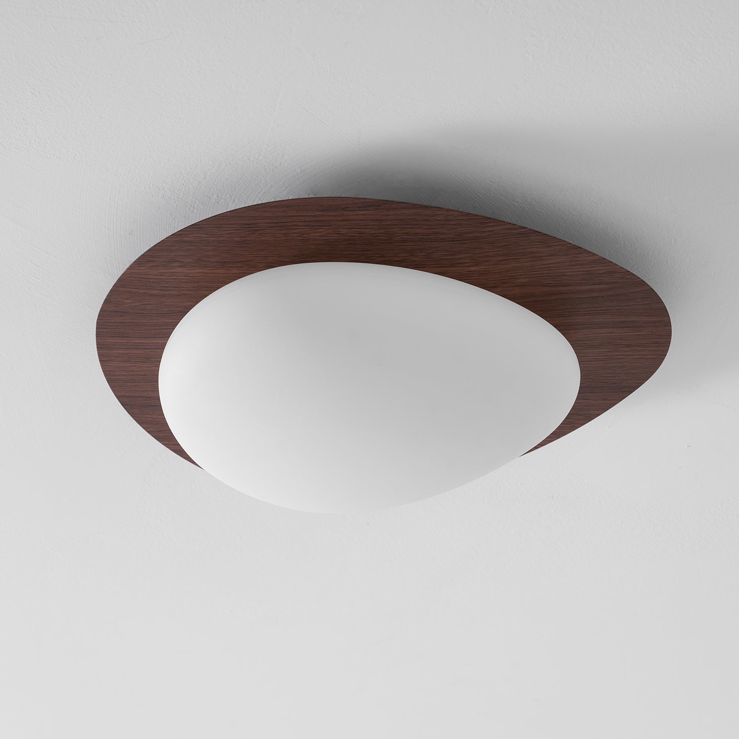 Loftlampe, Pebble valnøddetræsfiner, slank indbygget montering, integreret LED