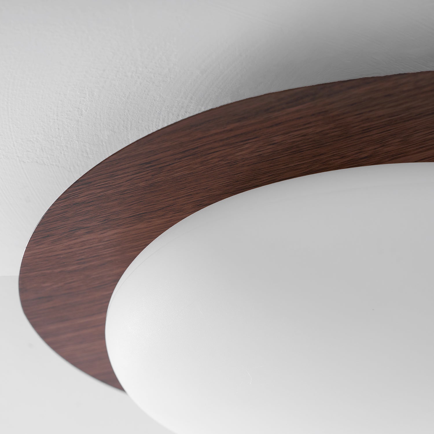 Loftlampe, Pebble valnøddetræsfiner, slank indbygget montering, integreret LED