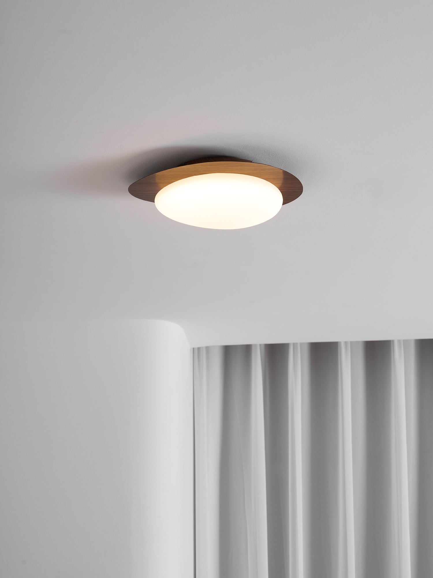 Loftlampe, Pebble valnøddetræsfiner, slank indbygget montering, integreret LED