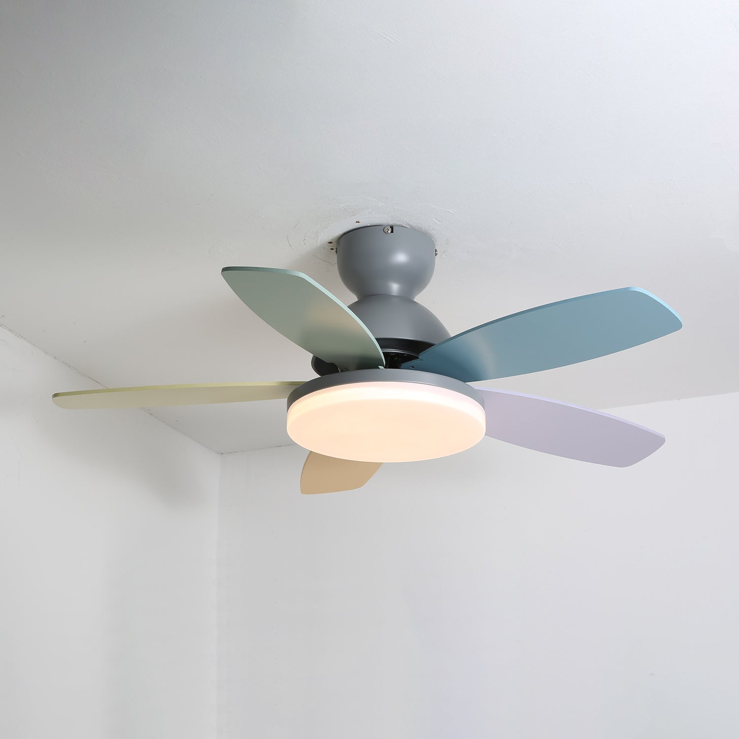 Wooden blade ceiling fan with integrated LED in a living room
