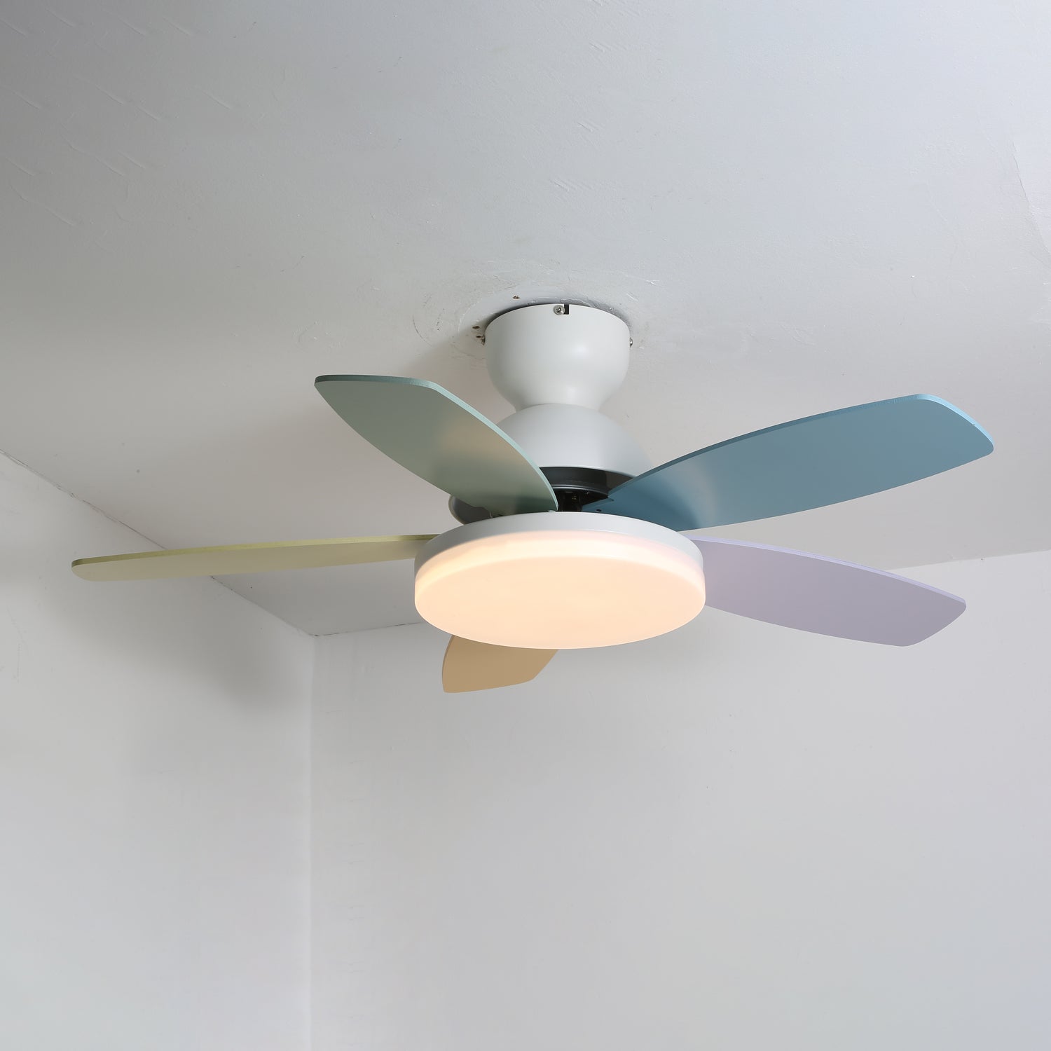 Liora Kids' Wood-Blade Ceiling Fan With Integrated LED, Multicolor