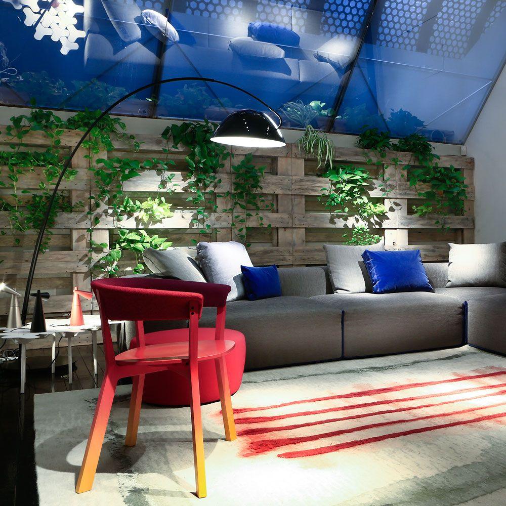 Verse arc floor lamp lit warmly in a calm interior
