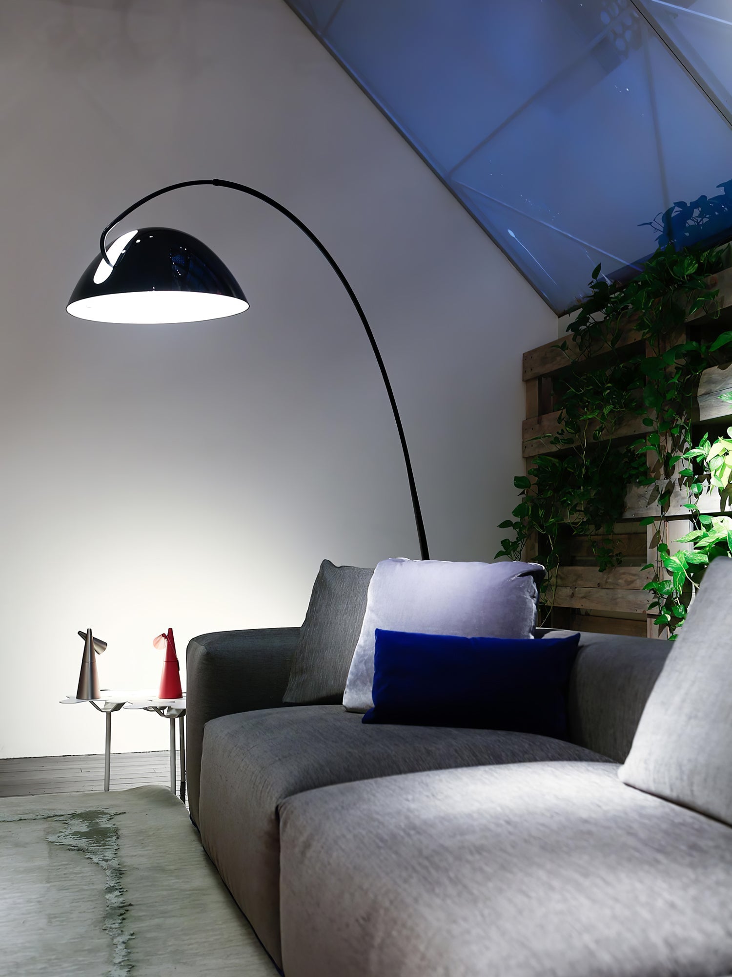 Verse arc floor lamp shade aimed over a side table