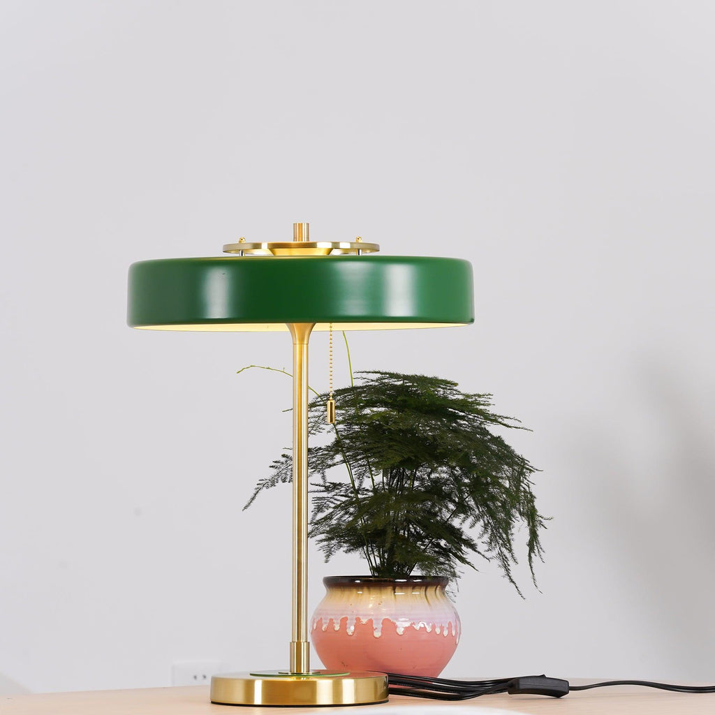 Revolve bordlampe, skærm i drejet metal, opal diffusor, jernfod, G9