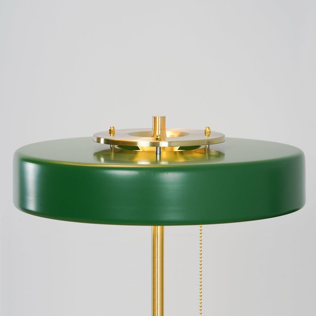 Revolve bordlampe, skærm i drejet metal, opal diffusor, jernfod, G9