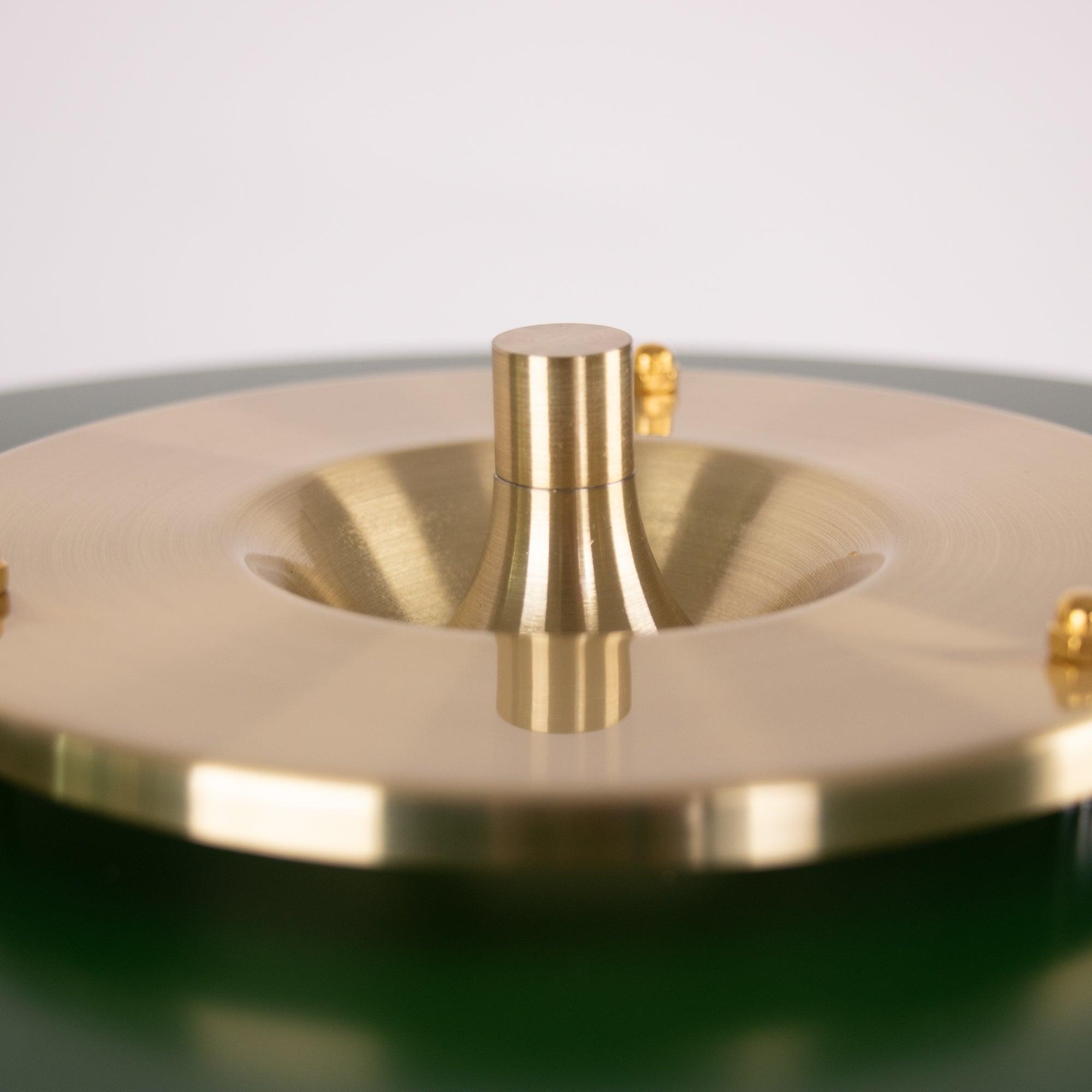 Revolve bordlampe, skærm i drejet metal, opal diffusor, jernfod, G9