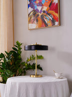 Revolve bordlampe, skærm i drejet metal, opal diffusor, jernfod, G9