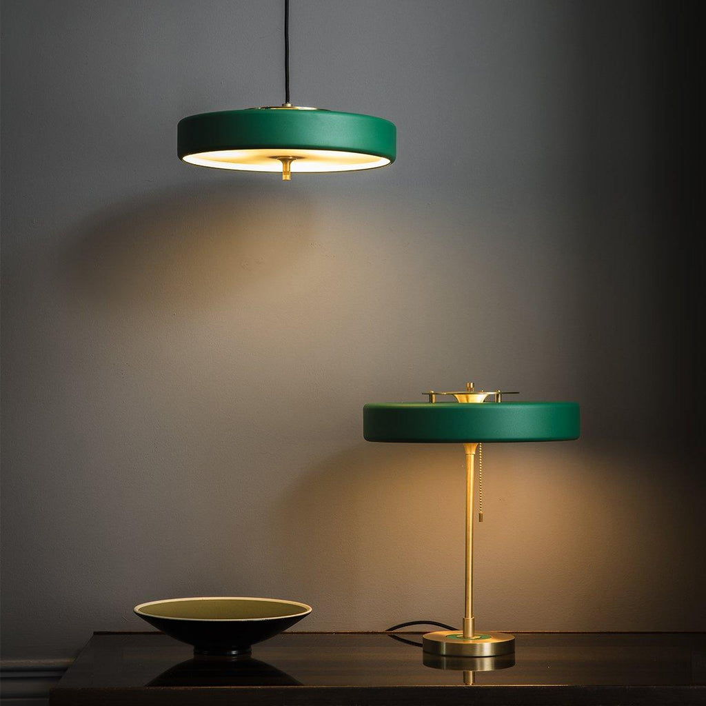 Revolve bordlampe, skærm i drejet metal, opal diffusor, jernfod, G9