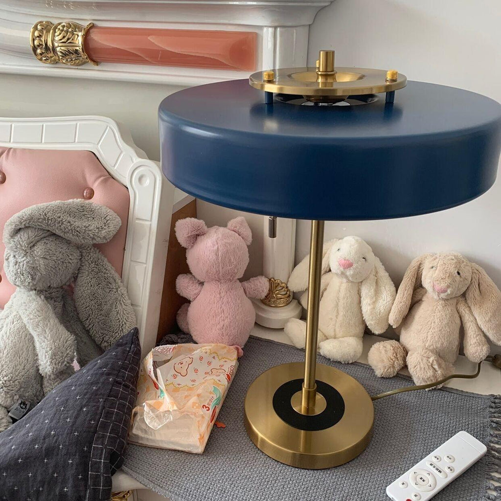 Revolve bordlampe, skærm i drejet metal, opal diffusor, jernfod, G9