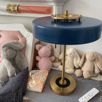 Revolve bordlampe, skærm i drejet metal, opal diffusor, jernfod, G9