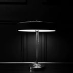 Revolve bordlampe, skærm i drejet metal, opal diffusor, jernfod, G9