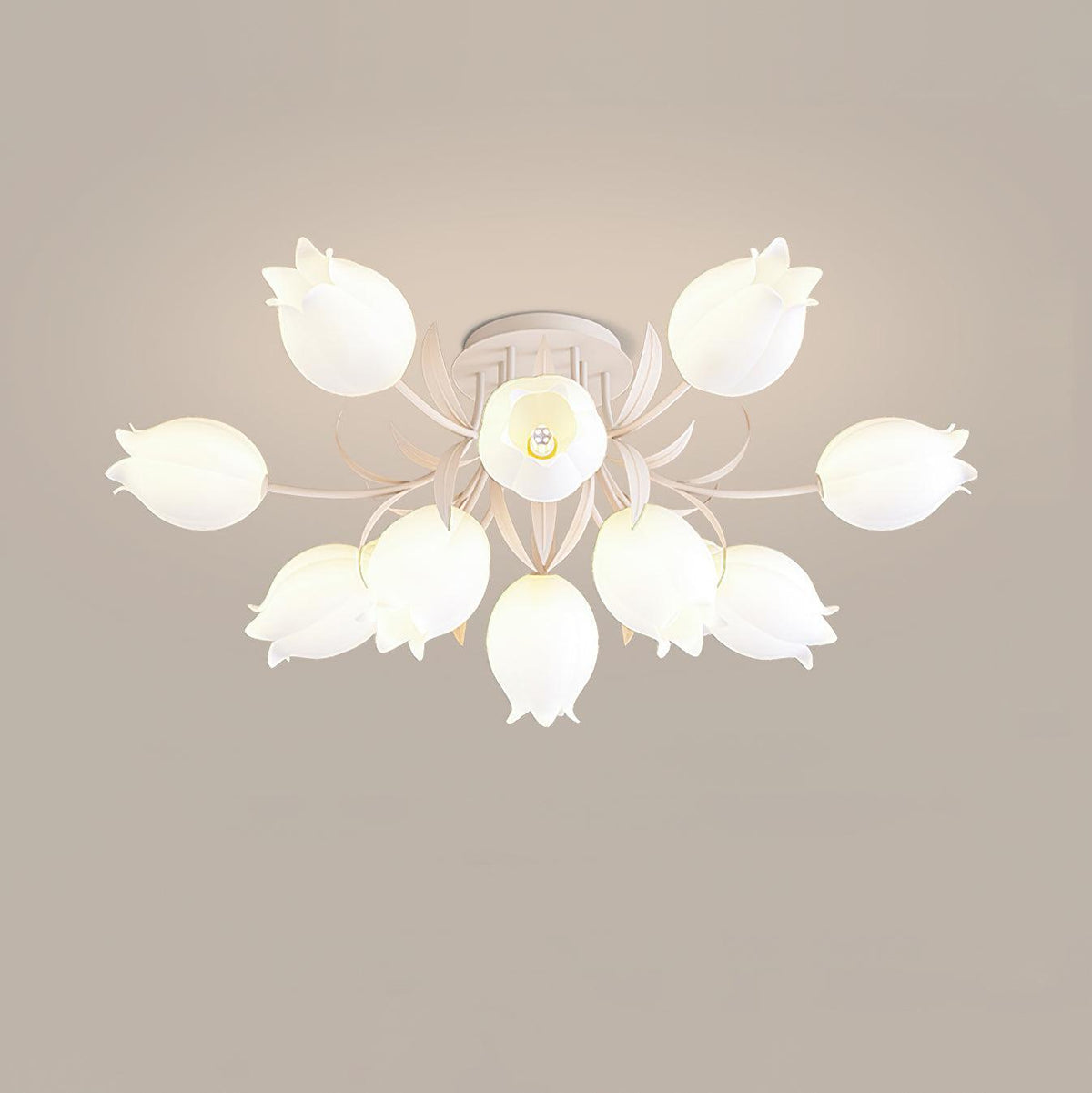 Seen from above on a beige background, this Clérachic ceiling light in green shows its shades in full symmetry.